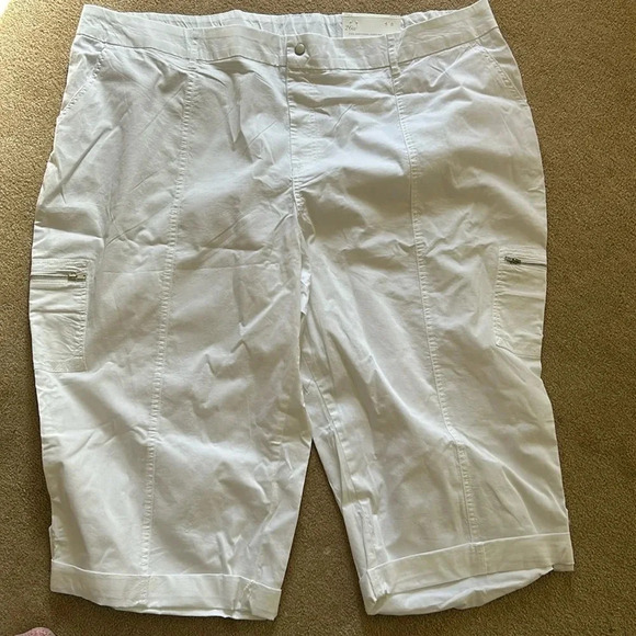 Size 26 White Crop Hi-Rise sits at the waist pants NWT - Picture 2 of 5